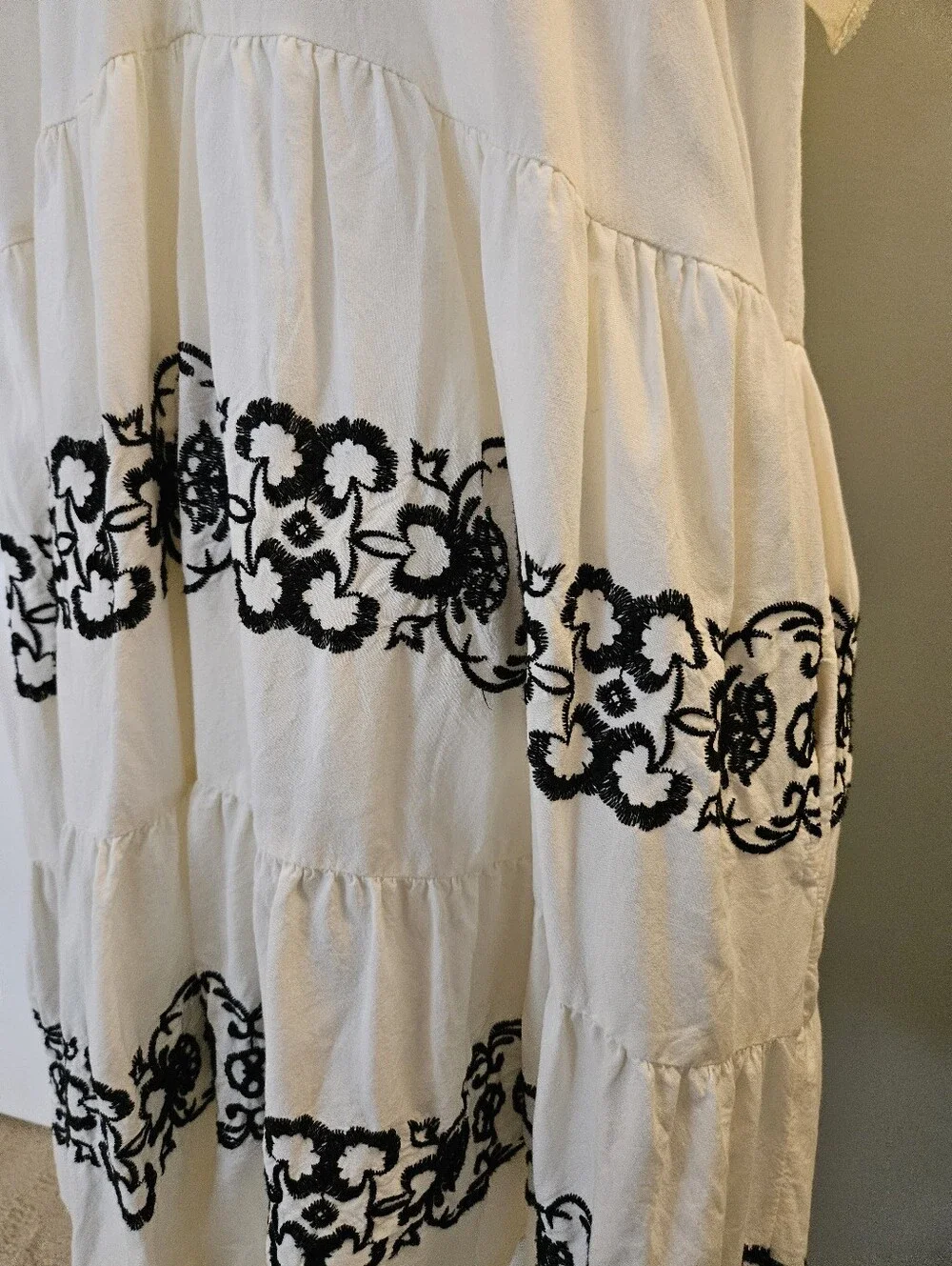 Old Navy Cream Midi Dress with Black Embroidered Floral Design Size XL Pockets - Picture 7 of 13